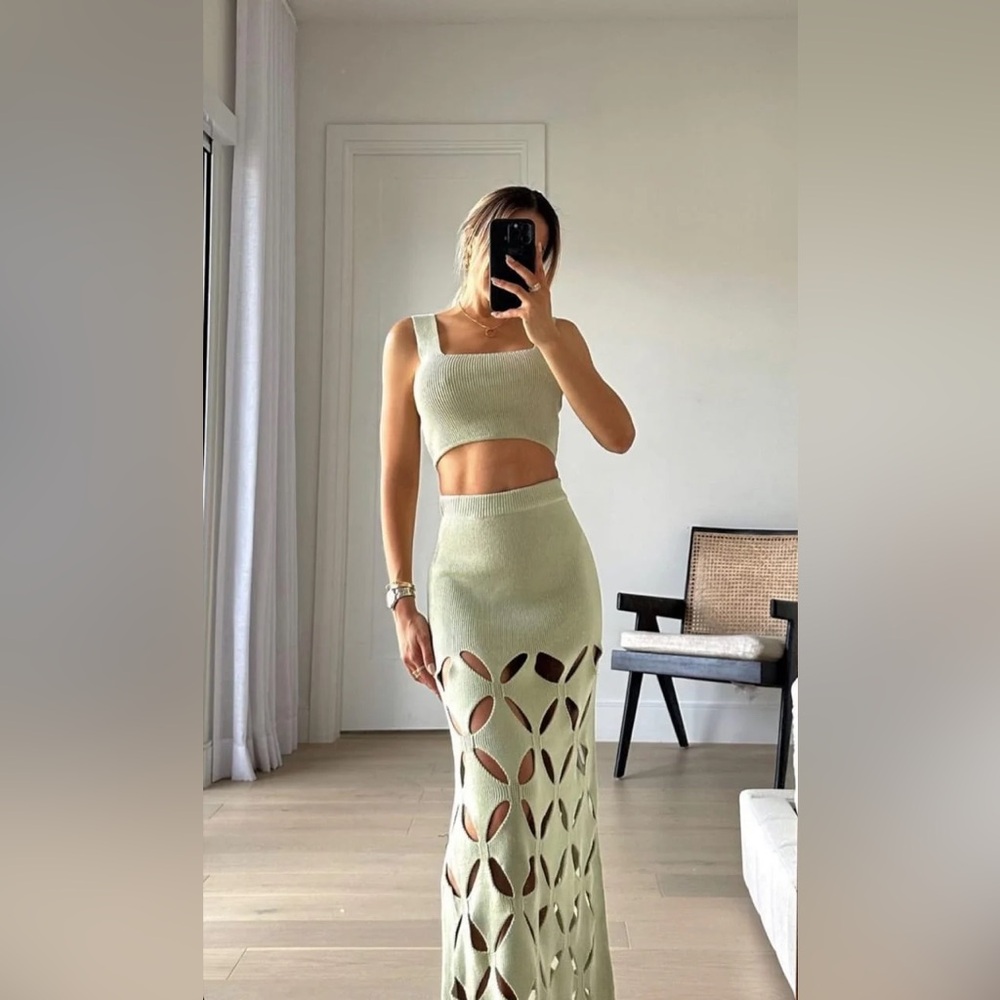 YLLW ADINA KNIT SKIRT SET PEA GREEN CUTOUT CROP TOP SHIRT YELLOW THE LABEL SMALL